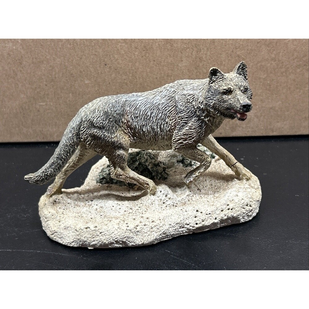 1997 Franklin Mint Gray Wolf Figurine on Rock Base Wildlife Statue